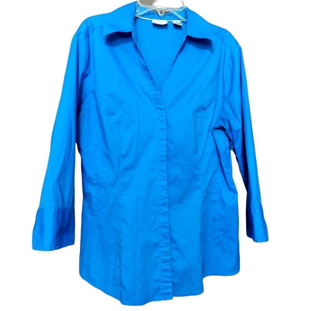 Riders By Lee Easy Care Button-Down Shirt, Medium, Blue, ¾ Sleeve, V-neck